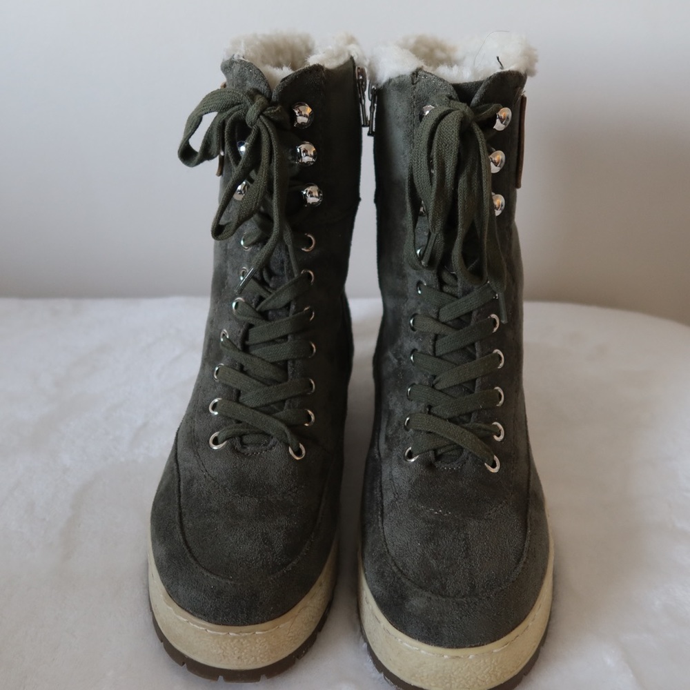 Boots - Picture 2 of 4